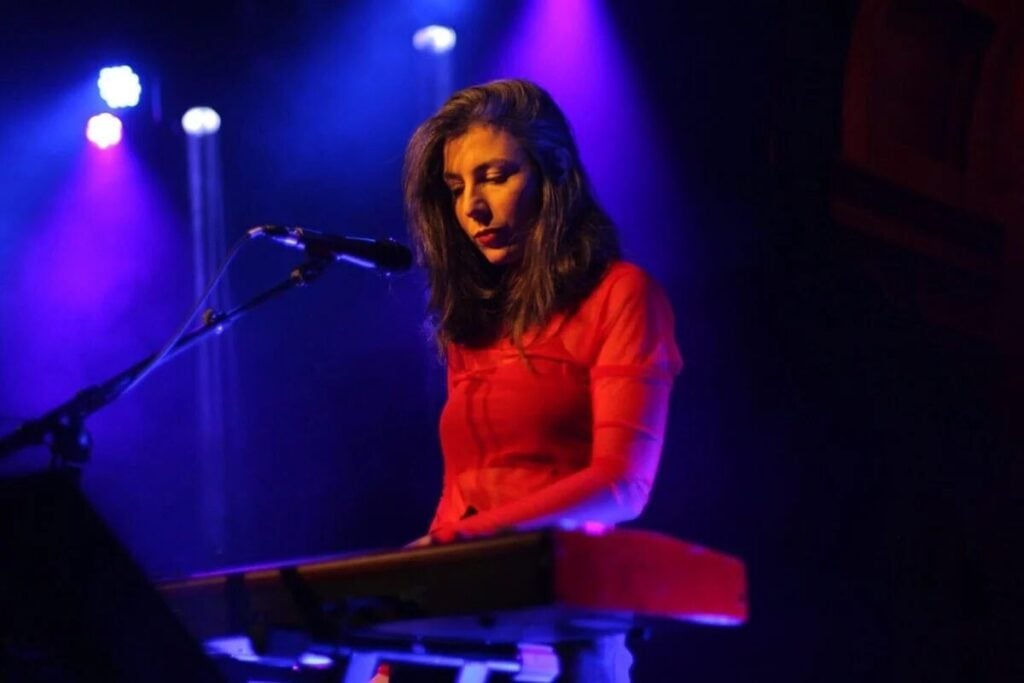 Julia Holter anuncia ‘Materia’, álbum compañero de ‘Something…’