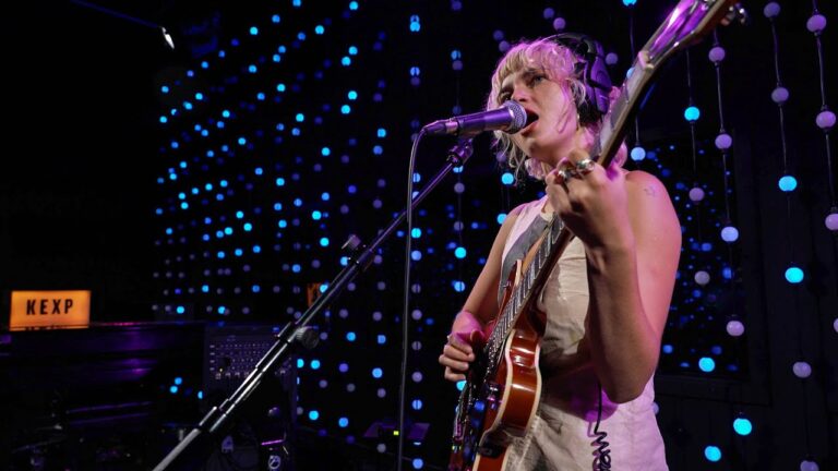 mary in the junkyard: la sesión completa en KEXP, canción por canción