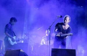Radiohead en vivo durante la gira de A Moon Shaped Pool: Thom Yorke al teclado y Jonny Greenwood a la guitarra. Foto: Gary Miller/FilmMagic