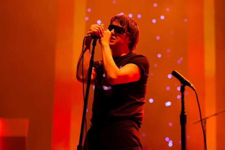 The Strokes y Phoebe Bridgers confirman fechas en SNL