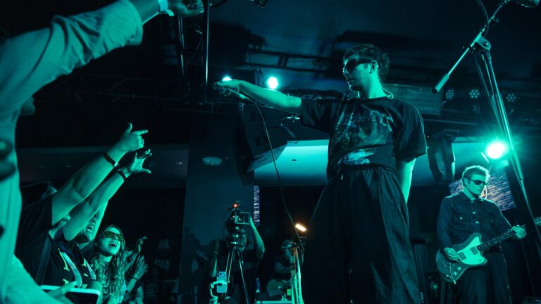Fontaines D.C. toca en vivo en el Sound Space de KROQ