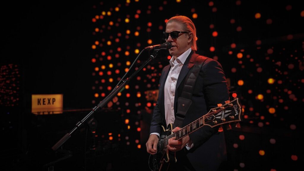 Interpol toca ‘See Out Loud’ y ‘Wings On Fire’ en KEXP