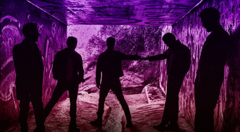 Queens of the Stone Age anuncian gira con Pixies