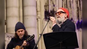 Michael Stipe — foto de prensa para Stipe interpreta 'E-Bow The Letter' con The National